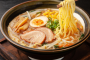 【ラーメン】「1000円」を超えるラーメンが増えてきている気がします……。昔は「500円」で食べられた気がするのですが、なにか原因があるのでしょうか？