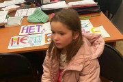 【悲報】ロシアの女子小学生、反戦を訴えて逮捕されてしまう