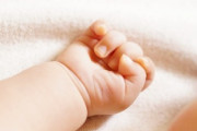 22年出生数、初の80万人割れ　推計より10年超早く少子化