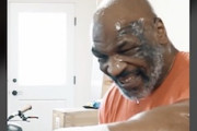 【動画】55歳のマイク・タイソンがミット打ちトレーニングの様子を公開。