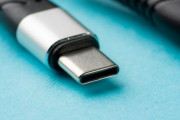 iPhoneをUSB-CにしろUSB-Cにしろって毎年言ってる信者はすげぇよ・・・