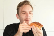 【悲報】世界一のYouTuber・PewDiePie、日本のお菓子を痛烈ディス「うまい棒の何がうまいのかわからない」
