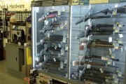 ウォルマートが店頭から銃と銃弾を撤去、米大統領選後の略奪行為や社会不安に備え！
