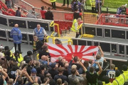 韓国人「三苫を応援する日本人がブライトンサポーターに旭日旗を渡して韓国で議論に！」　韓国の反応