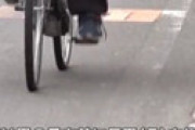 【動画】 3人乗り自転車転倒、3歳男児が道路に投げ出されトラックにひかれ死亡 ⇒ 運転手逮捕　ベルトもヘルメットもしておらず