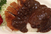 このカツカレーどっちの方が美味そうに見える？