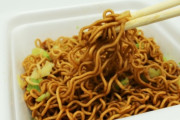 カップ焼きそばって全部味おんなじやん！！！
