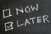 「先延ばしはヤバい　やるべきことを先延ばしにしていると、それを気にした状態が続き、精神が病む」