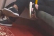 【動画】 電車の優先席でやっちゃってるカップル… 衝撃動画が流出