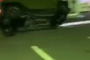 【動画】友達を車のルーフキャリアの上に乗せてグルグル走ってみた！→大惨事に・・・