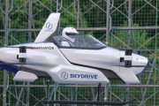 「空飛ぶクルマ」の試験飛行に成功！ これ人が乗れるドローンでは･･･