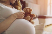 初産は28歳が「理想的」？イギリスの調査結果に女性たちが反発