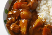 俺「カレーでも作りますかい？」敵「玉ねぎ一個97円！人参3つで298円！豚肉グラム128円！」こんなんむりじゃん