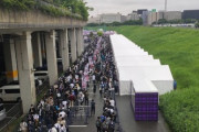 【動画あり】過去最高・・・日産スタジアム物販待機列が約3.2km、4,500人に達する事態に！！！！！！！！！！！！【乃木坂46】