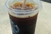 【環境問題】スタバのカップとストローって紙とプラスチックが逆じゃない？？？？