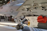 F/A-18 戦闘機、伝説の便器を搭載！