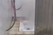 【動画】中国あるある、便器の中から謎の白い煙が勢いよく噴出してます！