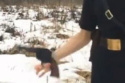 【動画】ロシアの美女によるガンスピンがかっこいい