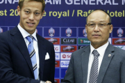 「国民が求めています。もっとやりましょう」カンボジアサッカーを変えた本田圭佑に足りなかったのは契約条件？ それとも情熱？