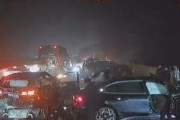 【衝撃映像】中国の高速道路で玉突き追突が次々発生　スリップ車続出、路面凍結か　江西省萍郷・沪昆高速公路