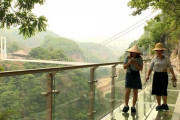 【画像】ベトナムで開通した世界最長(632m)のガラスの橋ｗｗｗｗｗ