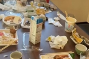 中国人さん、大阪の民宿にゴミを大量に残しチェックアウトｗｗｗ