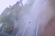 【動画】大雨の高速道路を飛ばしていたベンツが大事故るドラレコ。