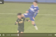 【gif動画あり】＜サッカー＞中国リーグで相手の頭に“跳び膝蹴り”！ 主審はカード出さず