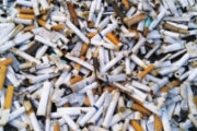 【画像】喫煙者、日本全国で毎日タバコの吸い殻をポイ捨て（不法投棄）する