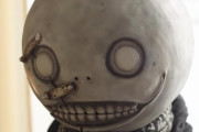 『NieR』シリーズの生みの親、ヨコオタロウが外国人から神と呼ばれる理由(海外の反応)