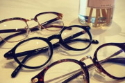 メガネをかけてる人、どこのブランドの眼鏡使ってる？