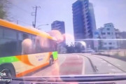 【動画】一般車vsバス、どっちが悪い