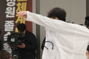 【速報】韓国政府、職場復帰しない医師に逮捕令状発行すると最終警告「ソウル5大病院で集団辞表提出など手術5割中止」