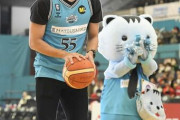 阪神・藤浪がＢリーグの京都―三遠　ハーフタイムイベントに登場「来年からはおそらくメジャーリーグに・・・」　フリースローも成功