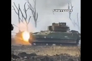 クルクスでブラッドレー歩兵戦闘車と戦車が猛威を振るってるみたいだな！