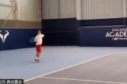 シュワルツマンがナダルアカデミーで練習！！これ半分ファンだろ