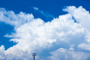 【風景】三十年前は空はもっと青かったな 入道雲が映えて綺麗な夏の空ってのが近年無くなった