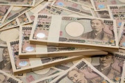 宝くじを10枚買って「300円当たった！！」って走って喜ぶマッマ