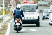 ワイ、信号待ちでスマホ操作したら隣に来た原付の警官に注意される