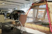 キャンプと組み合わせて自動車をアピールする車販売店が増加
