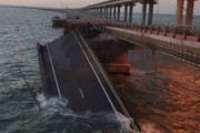 ロシア･タス通信｢クリミア大橋は計器の誤作動で燃料輸送列車が燃えただけ｣ 経済紙RBK｢トラックが爆発して燃料輸送列車に引火した｣