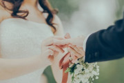 【カップル相談】彼女に結婚したい？と聞いたら笑顔で嬉しいというだけです。前は結婚したいと言ってくれたけどどう思ってるのでしょうか。