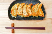 夫「げっ、冷凍餃子かよ・・・手抜きだよ、これは冷凍っていうの」