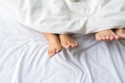 【恋愛】若者の性離れが深刻　未婚アラサー男女の4割は「性交経験ナシ」　二極化進む