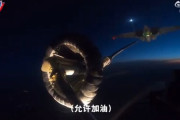 中国海軍の空母艦載機J-15がバディポッドを使用した夜間空中給油能力を獲得…航続距離と搭載武装が大きく増大！