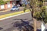 【動画】女性さん、事故の衝撃で車から投げ出されてしまう