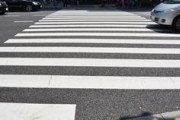【対策】信号のない横断歩道で歩行者を譲らない車