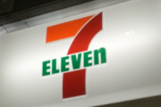 【事件】セブンイレブンの看板が落下wwwwww