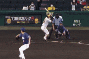 阪神・糸原健斗　ファールからフェアゾーンになる内野安打と送球エラーで1点先制！