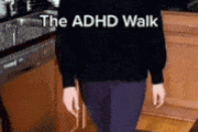 【GIF】この歩き方する人はADHDらしい…